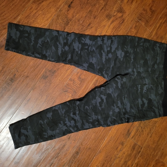 No Boundaries Black Camouflage Denim Joggers - Picture 4 of 5